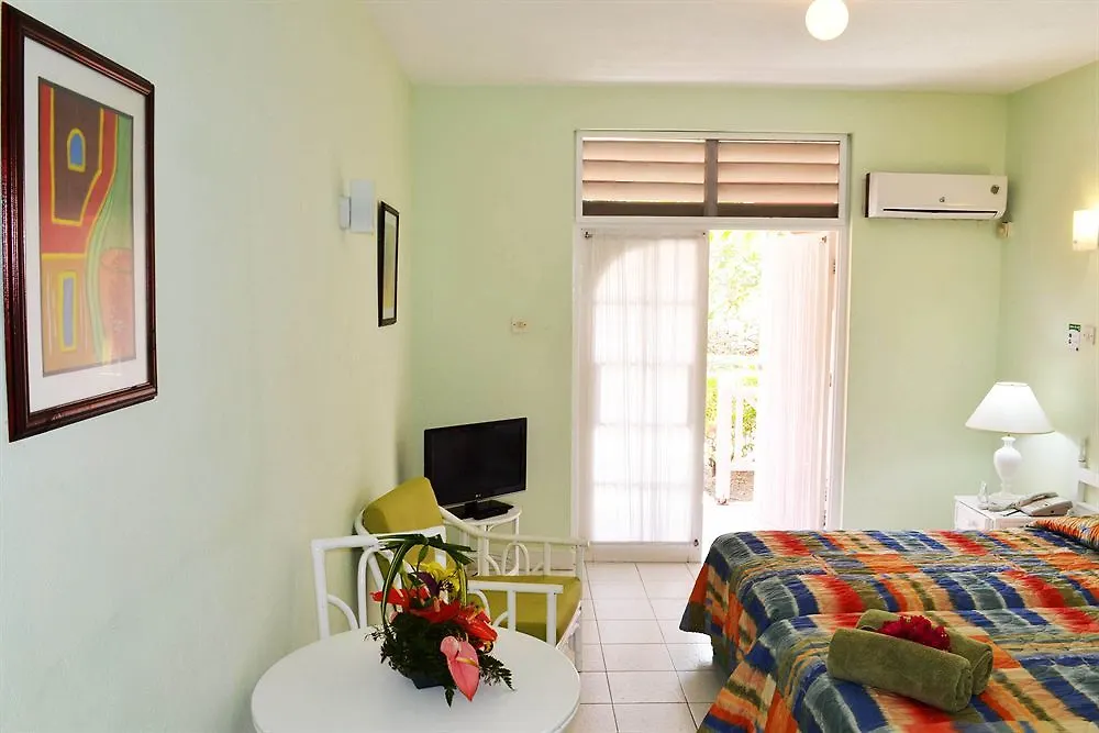 Dover Beach Apartment Oistins